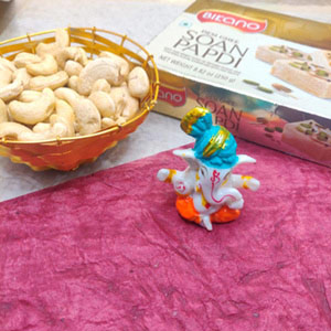 Soan Papdi with chashews and Ganesh ji Idol pack : Send Diwali Gifts to Australia Online