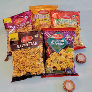 Diya and Haldiram namkeen gift pack (5 flavors)