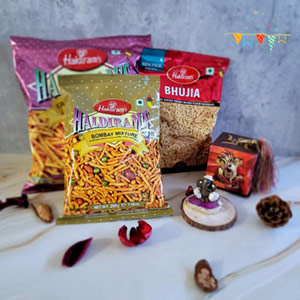 Haldiran hamper with ganesh idol