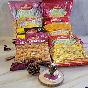 Haldiran namkeen combo with Ganesha idol