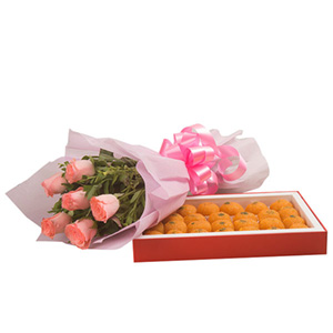 Peach Roses with Motichoor Laddoo (1kg)