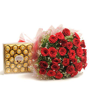 Red Roses with Ferrero Rocher (300 Gm)