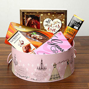 Luxurious Chocolates In Round Board Box