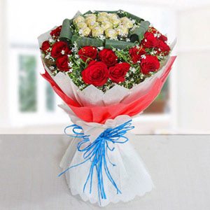 Unique Bouquet of Red Roses & Ferrero Rocher 