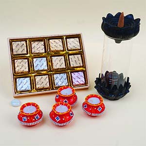 Divine Bliss Gift Combo with Assorted Chocolates