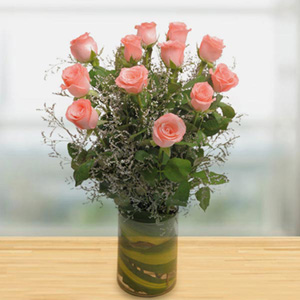 Lovely Pink Roses in Glass Vase Arrangement 