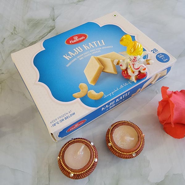 Send Kaju katli with two diyas and ganpati idol gift box Online