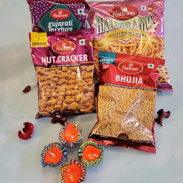Send happy hamper- with 4 different namkeens and diyas Online