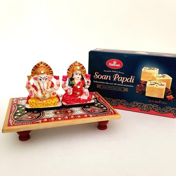Send Soan Papdi Hamper Online