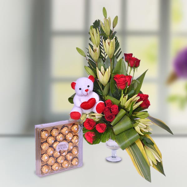 Send White Lilies N Roses in Glass Vase with Teddy Combo Online